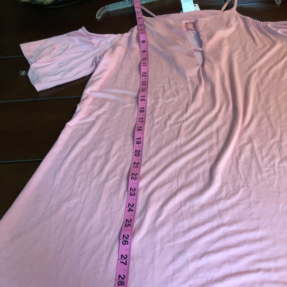 Trina Turk cold shoulder “cover up” Tshirt - Picture 3 of 4